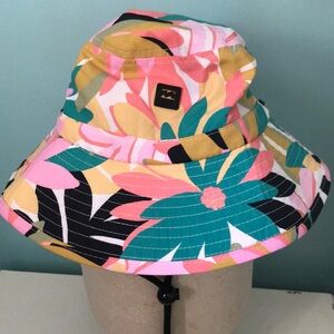 Billabong floral bucket hat